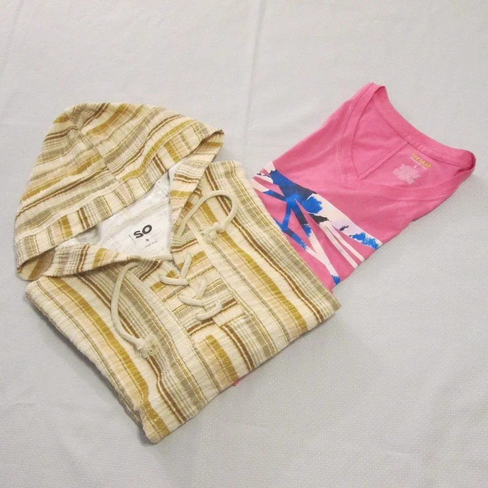 JUNIOR'S/WOMEN'S STRIPE HOODIE AND PINK TOP WITH GRAPHIC BUNDLE SIZE SMALL (2) - Picture 1 of 3